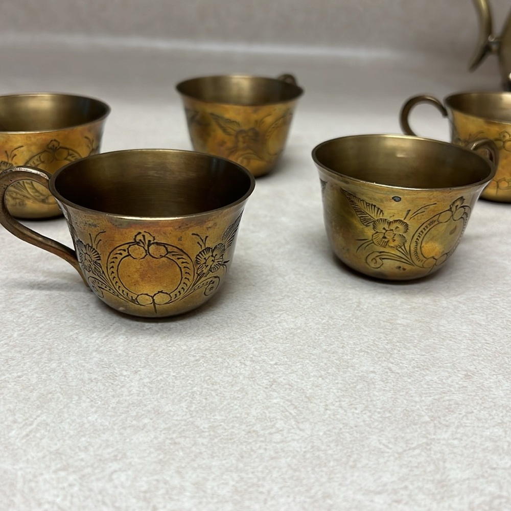 Vintage brass teapot and cups, Saudi Arabia - Picture 8 of 10